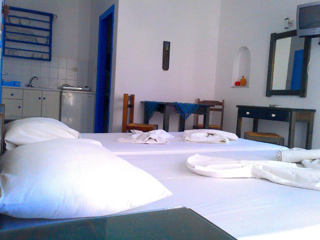 Pelagos Studios Parikia  Room photo